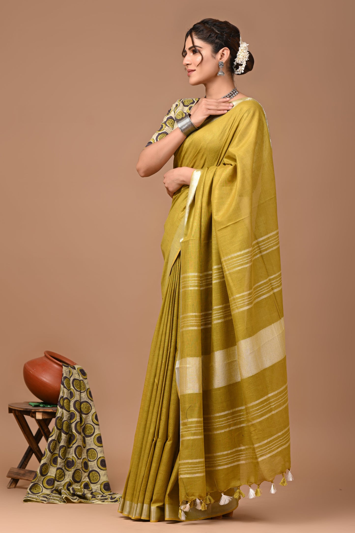 Plain linen Saree With Ajrak Printed Unstiched Blouse