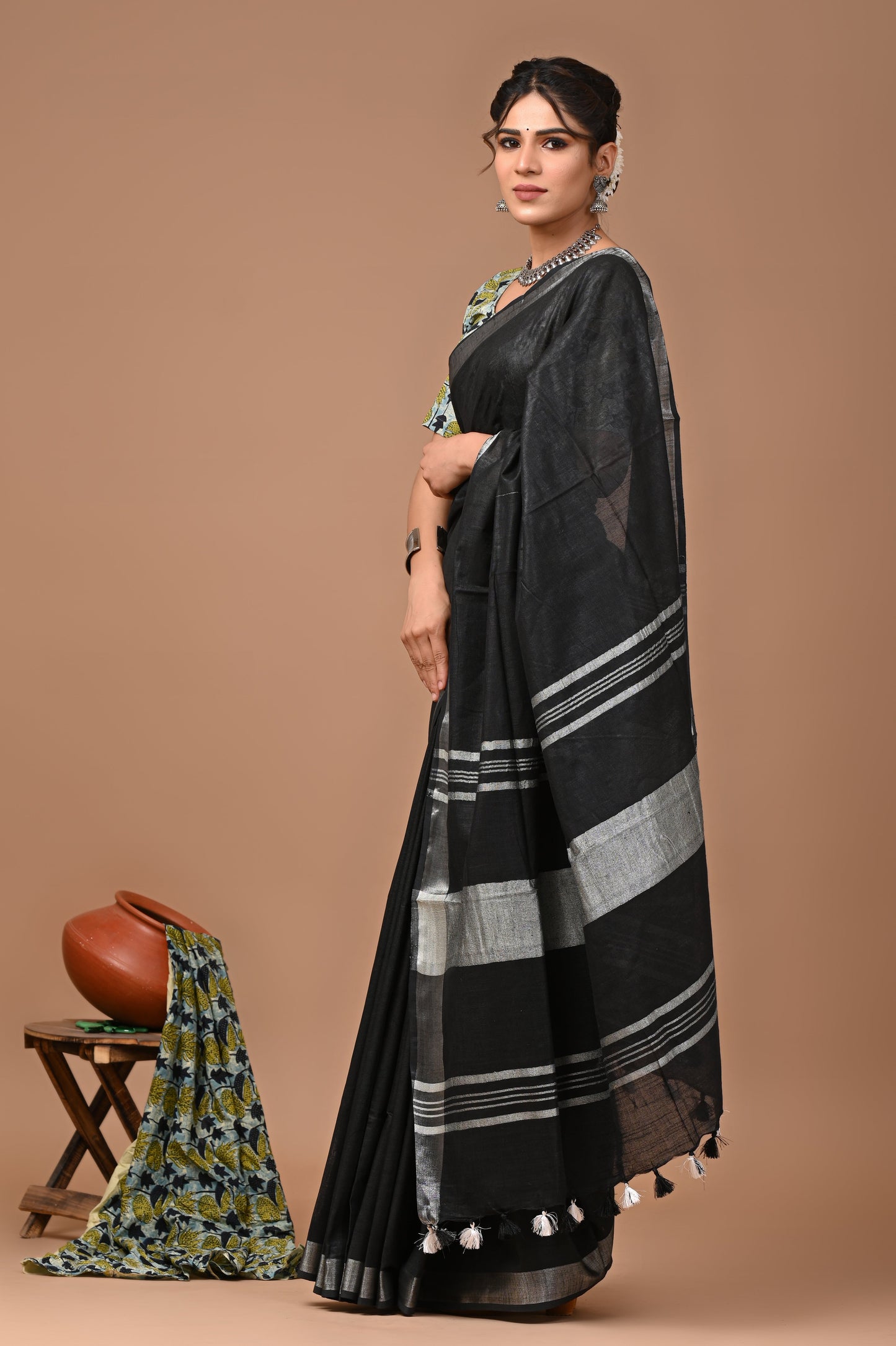 Plain linen Saree With Ajrak Printed Unstiched Blouse